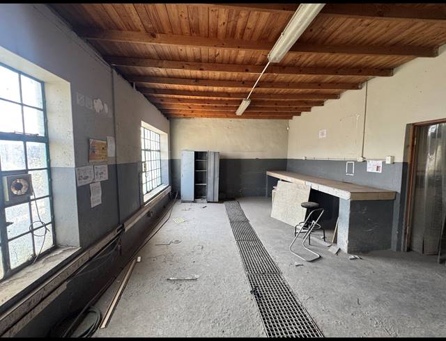 1,000M² WAREHOUSE TO LET IN WYNBERG